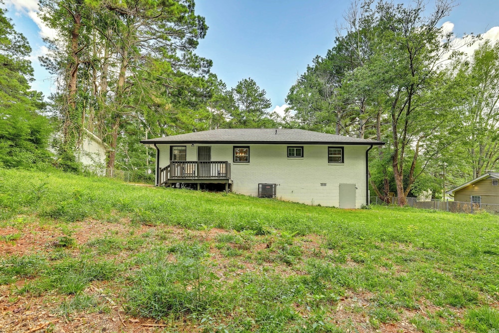 Modern Home w/ Yard Near ATL Attractions!