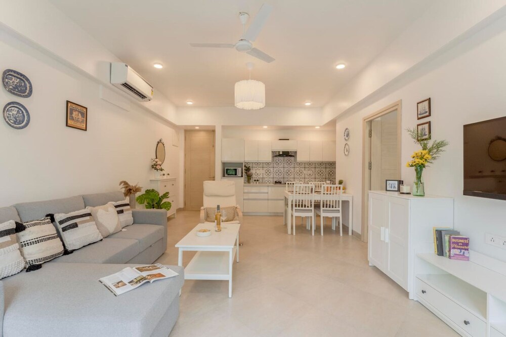 1BR Apt in Candolim With Pool 5 Mins From Beach