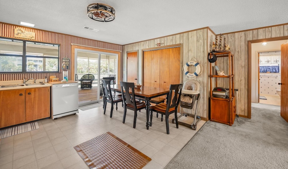 Coastal Charm With Canal Views - 419 Tarpon Blvd, Fripp Island