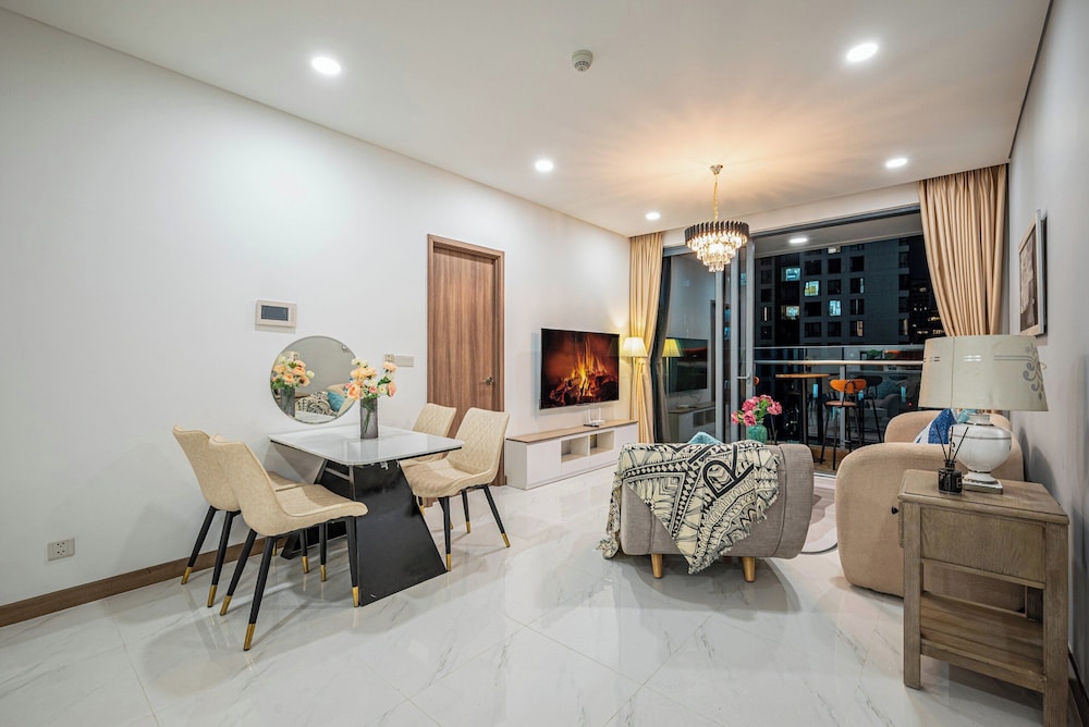 SUNWAH PEARL Premier Residence