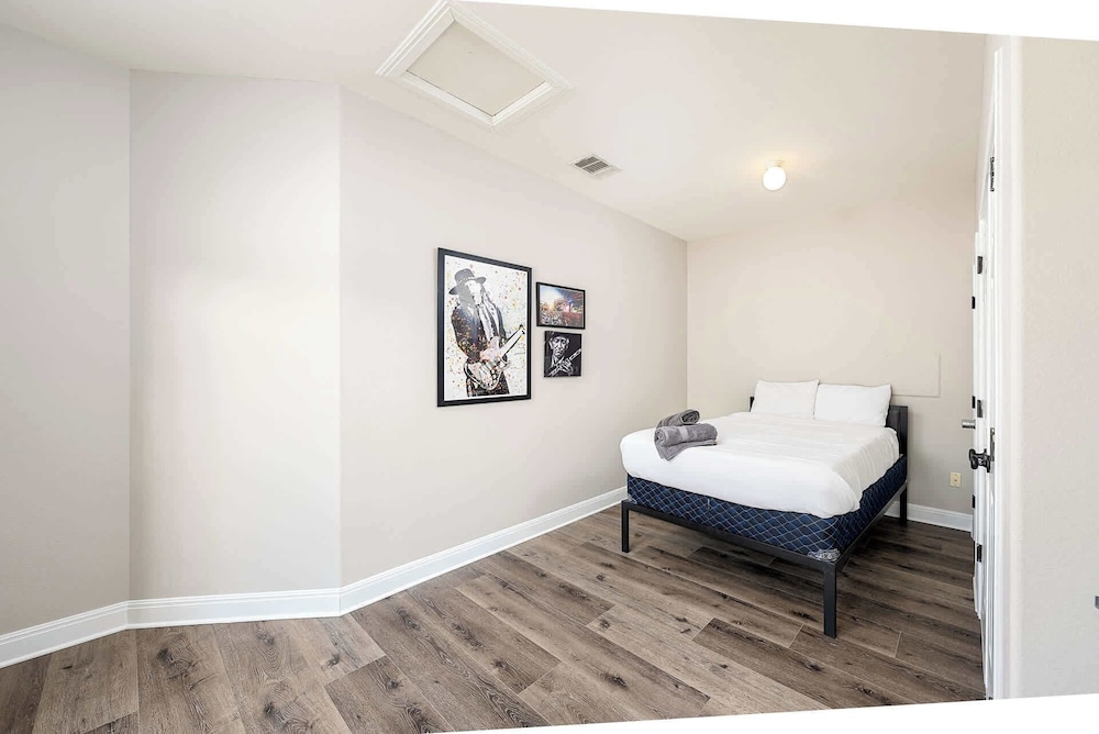 Upstay East Austin Retreat w Yard5min to Downtown