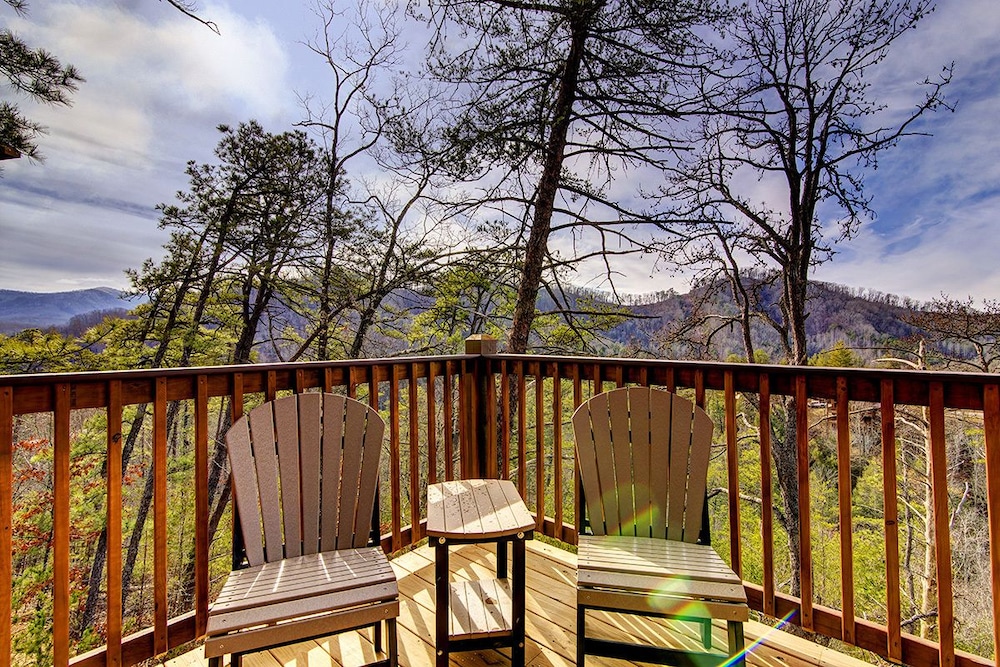A River Runs Through It - 3 Bedrooms, 3 Baths, Sleeps 12 Cabin by RedAwning