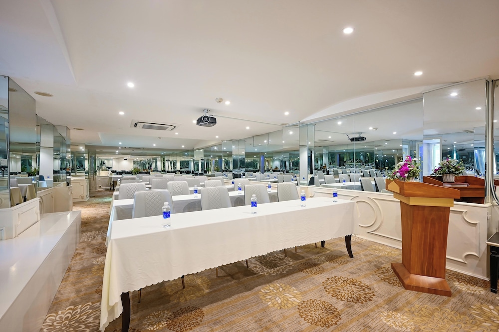 meeting & event spaces
