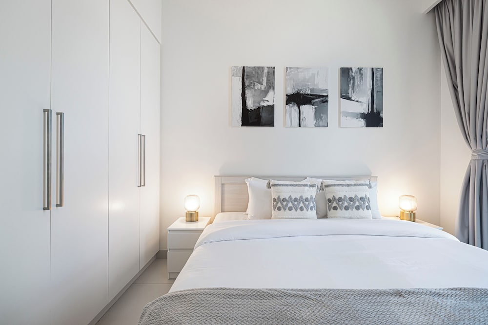 Burj Crown Lux Apartment by Dubai Mall