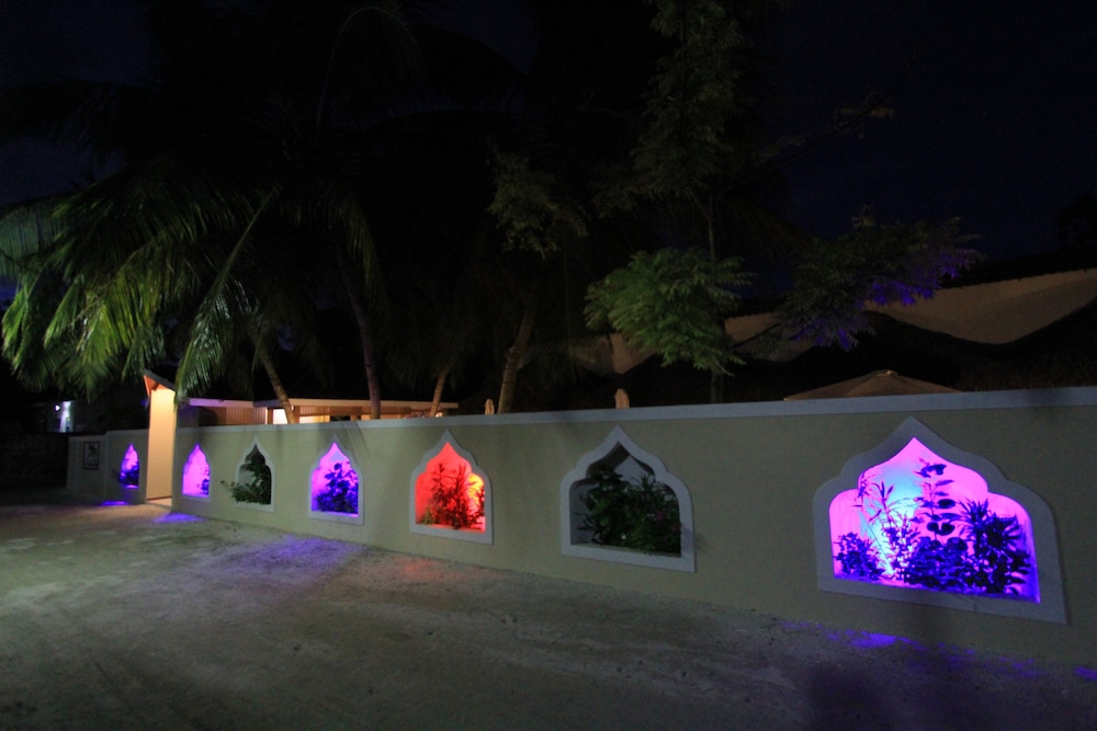 Local Island Inn