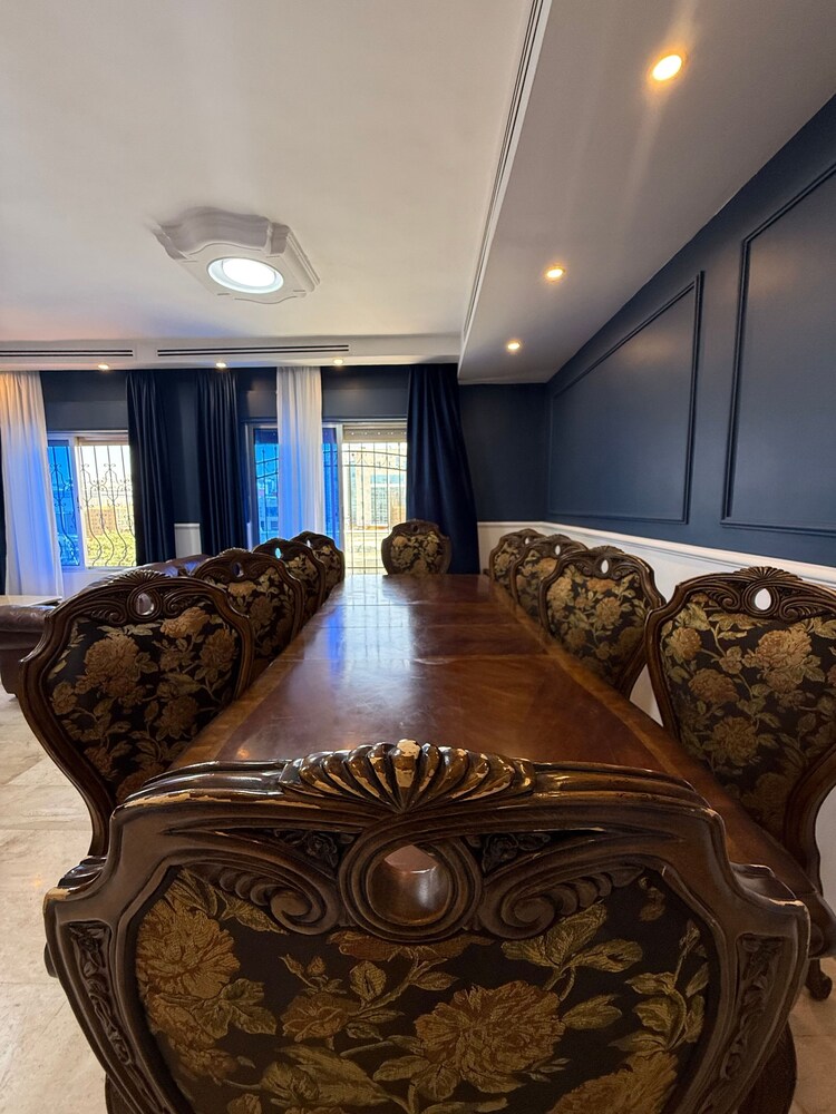 3bedroom Aprt of 200sqm Near Movenpick Hotel Amman