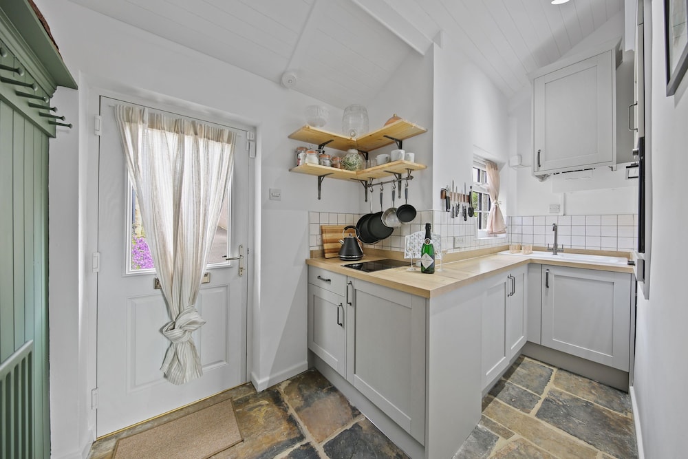 Host Stay Foxglove Cottage