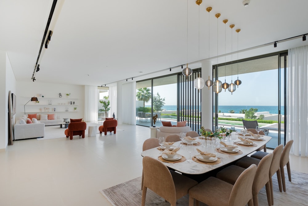 Luxe 4BR Villa Private Pool Beach Al Zorah