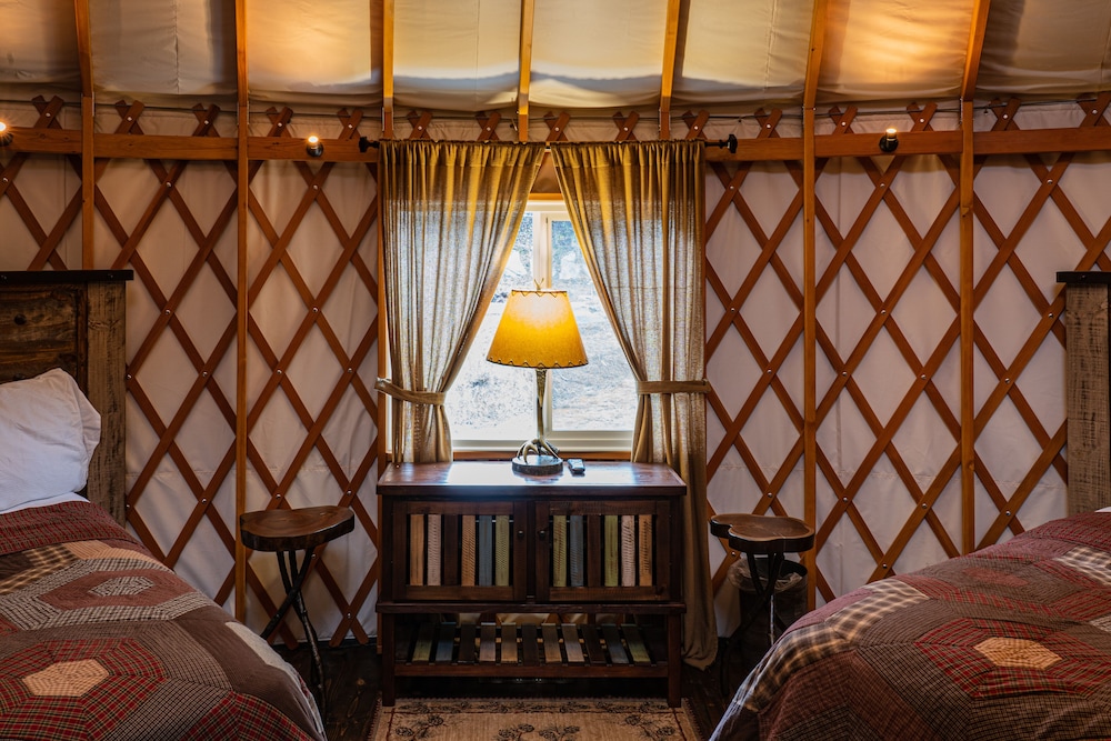 stayNantahala – Smoky Mountain Cabins and Luxury Yurts