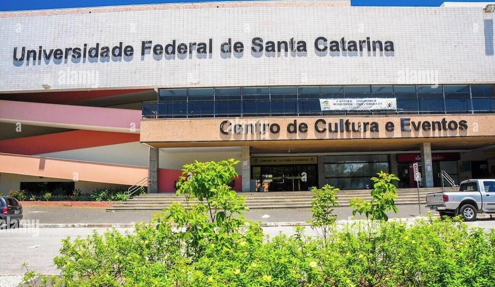 Studio em frente a UFSC e HU - CEN010