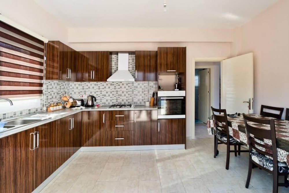 House With Shared Pool and Terrace 9 min to Beach