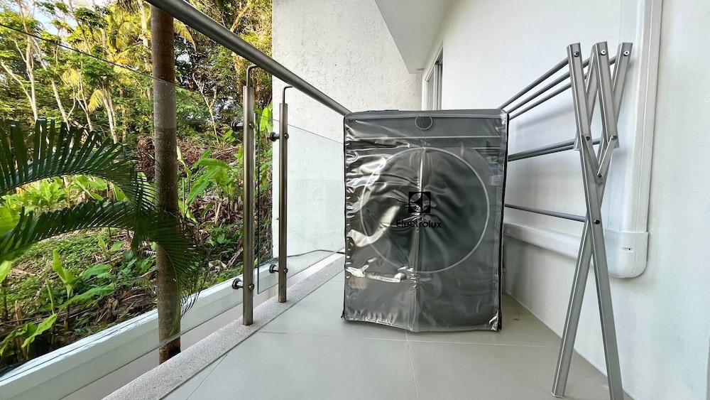 B6 - 1 Bdr Modern Condo With Balcony and Pool, Karon