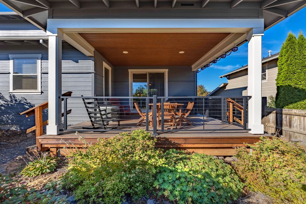 Redtail 30 Day Minimum 3 Bedroom Home by RedAwning