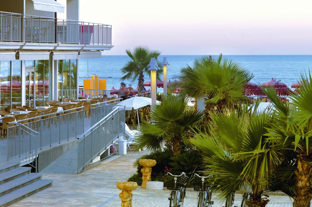 Apartment in Roseto Near Sandy Beach