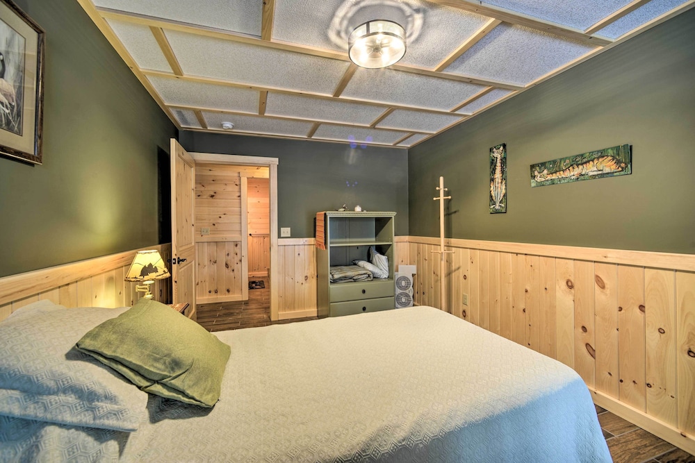 Spacious Cabin on Silver Lake: Hike & Ski! view 2