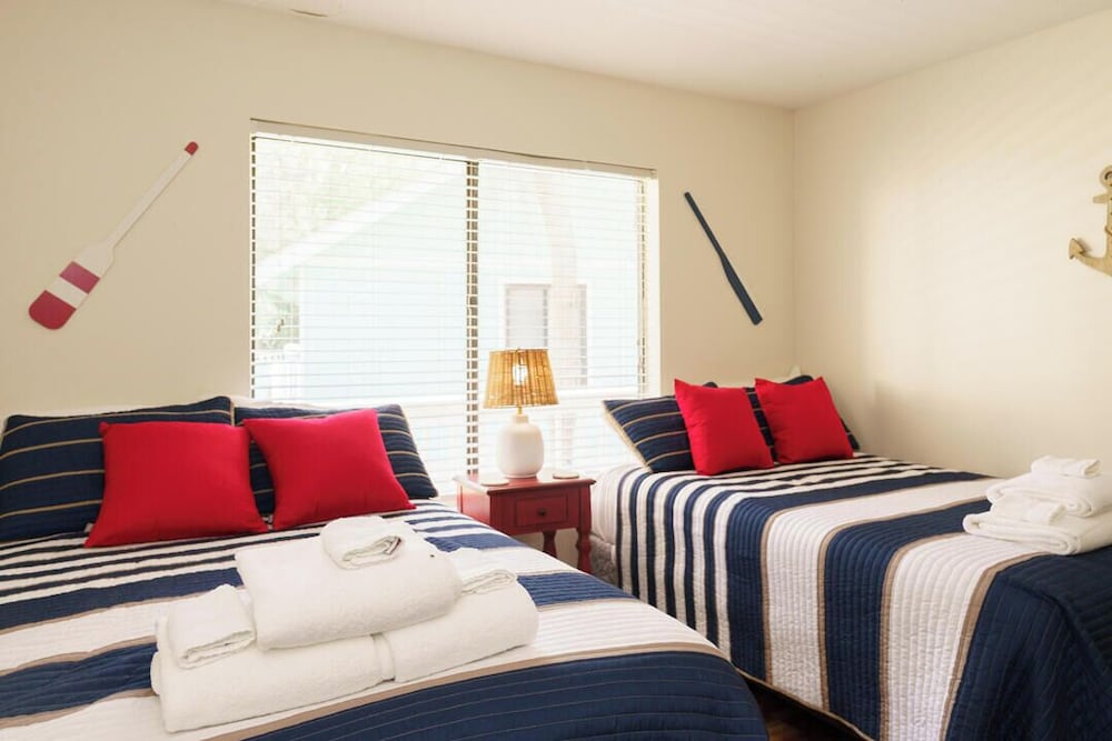 Charming 3-bed, 2-bath Home With Wonderful Views of the Golf Course