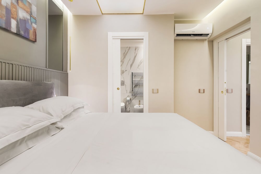 Spanish Steps Apartments