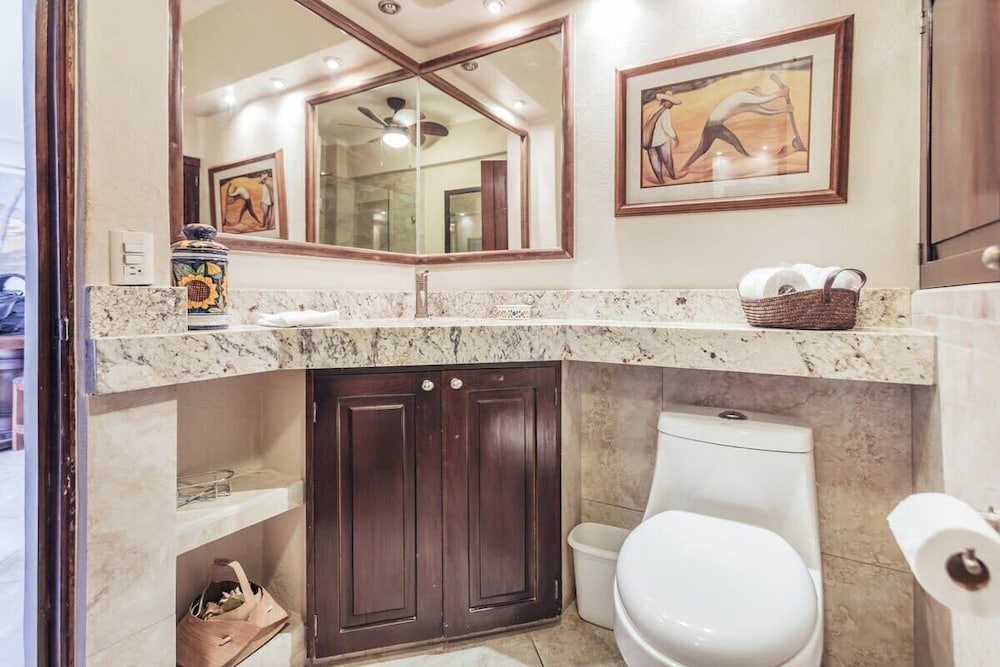 Ocean View 2Br Condo-balcony-beach-pool - 805
