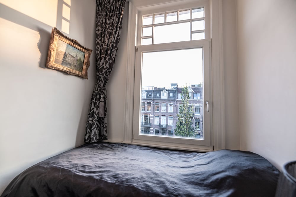 Sézane's Lodges: shared home - not hotel - in museum district