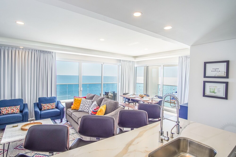 Beautiful 2 Bedroom Condominium Fully Equipped at the New Encantame Towers Verano 805