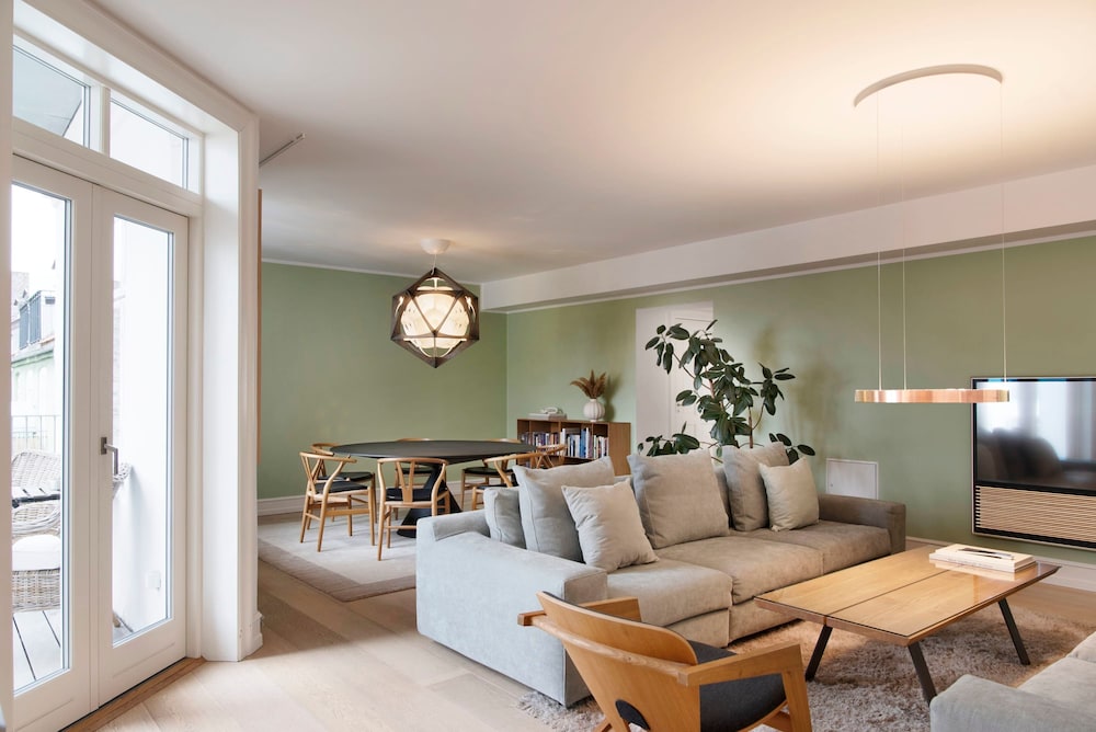 Dinesen Collection Condo by Royal Theatre