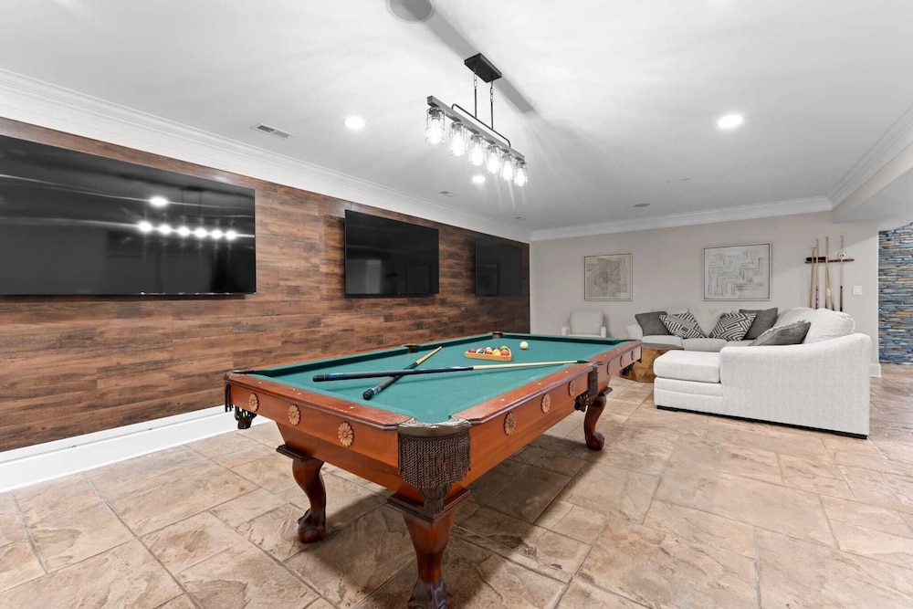 Sunset Pointe by Avantstay Waterfront, Beach, Fire Pit Sleeps 14 5bdr 4BA