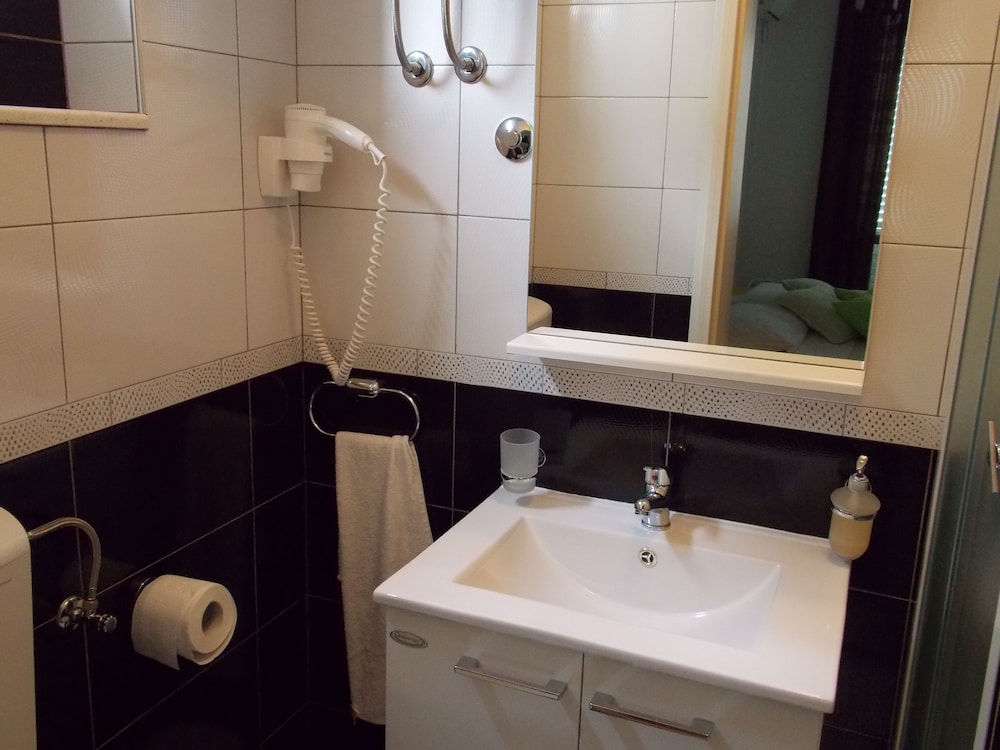 Jele Rooms