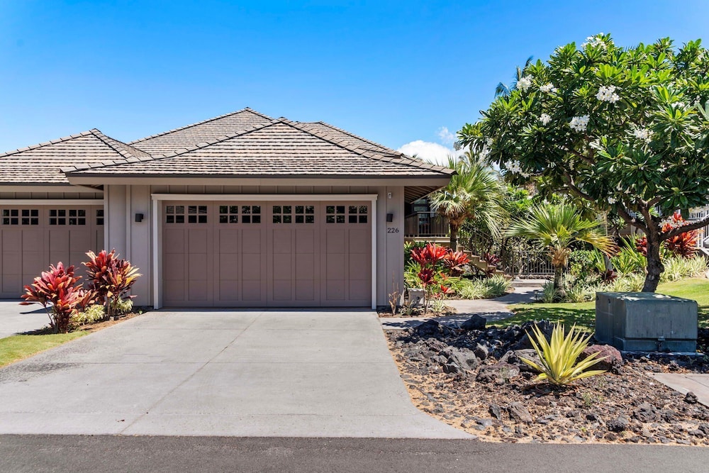 Private Beach Access Includes Concierge Outdoor Spacious Lanai!