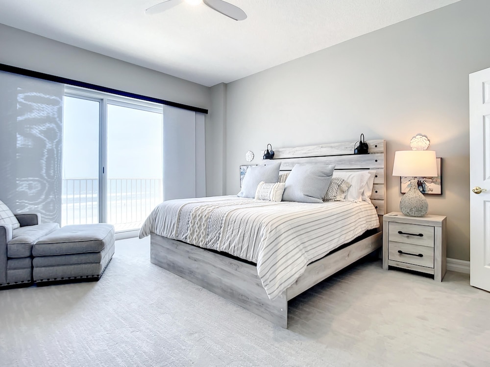 High End Luxury Malibu Condominium Beachfront Balcony Overlooking Pool Spa Mb302 view 2