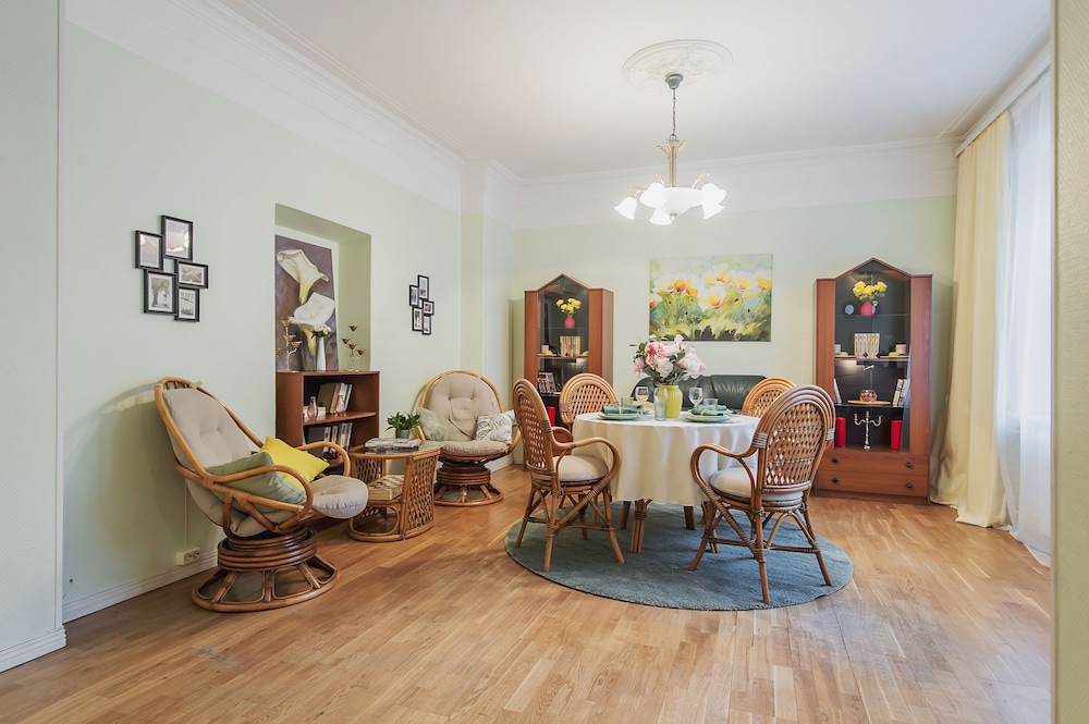 GM Apartment Staropimenovskiy 16