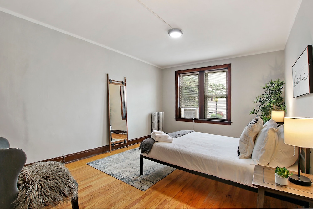 Inviting 2BR Apt - Fullerton 1B