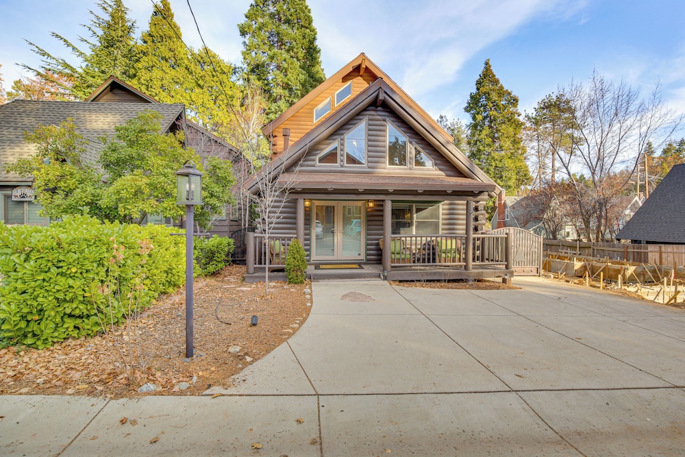 2 Mi to Lake Arrowhead Village: Pet-friendly Cabin
