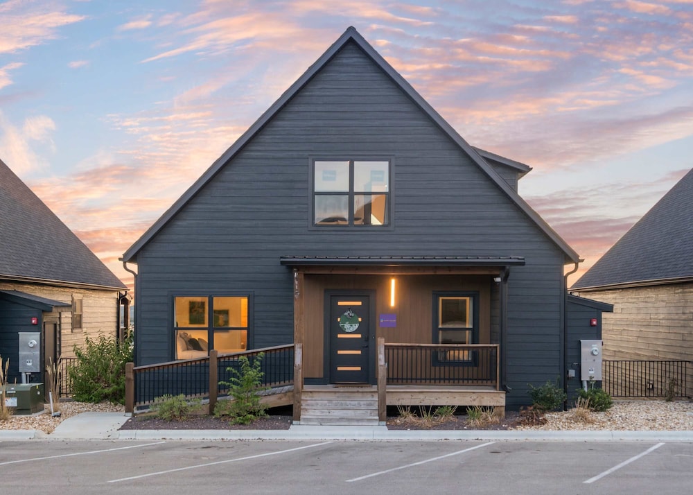 Pineapple Pointe - Stay for 20