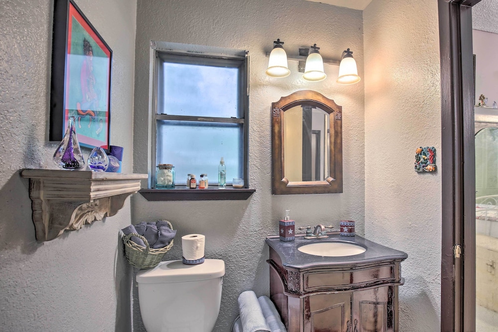 Unique Vintage Hideaway < 6 Miles to Lackland Afb! view 2