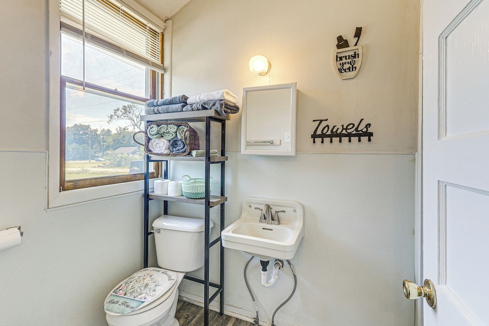 Near Walnut Valley Festival: Convenient Apartment!