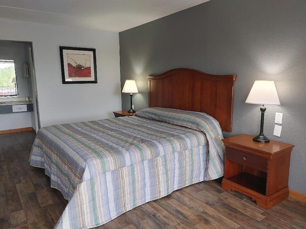 Paris Inn and Suites
