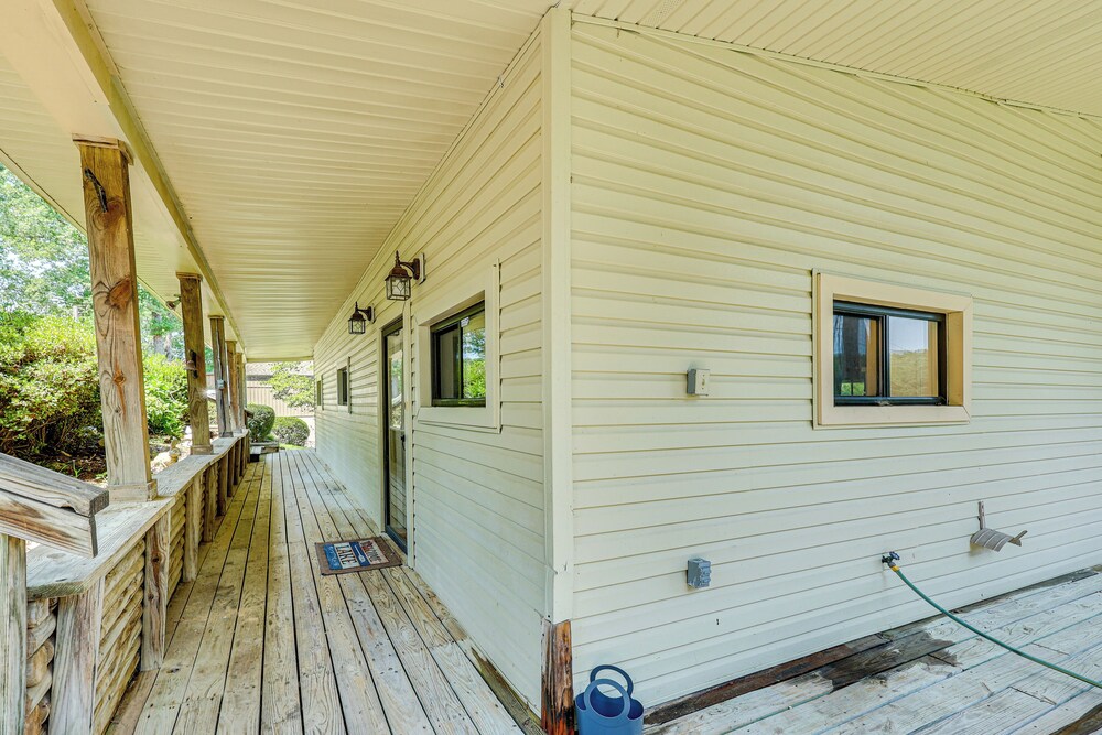 Lakeside Hot Springs Retreat w/ Pool Table! view 2