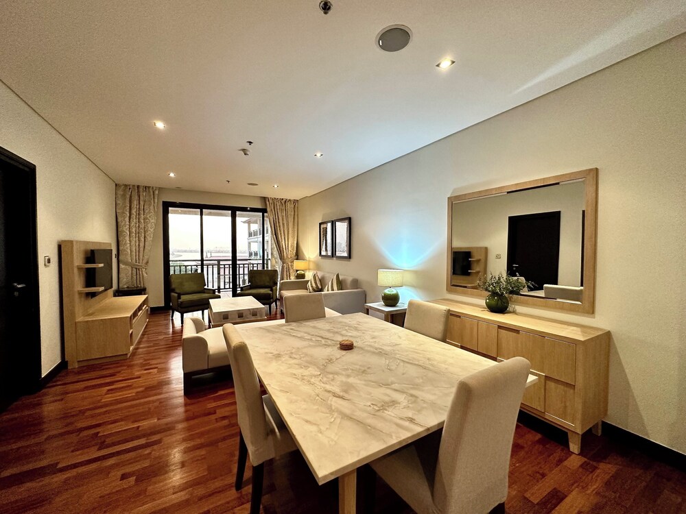 Lux BnB I Palm Jumeirah Resort I Palm Views