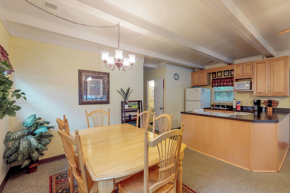 2BR Lakefront Lake Murray Home w/ Dock & Deck
