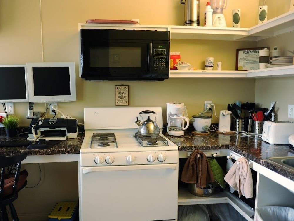 Camelot Inn at Honeyville - Property Image 5
