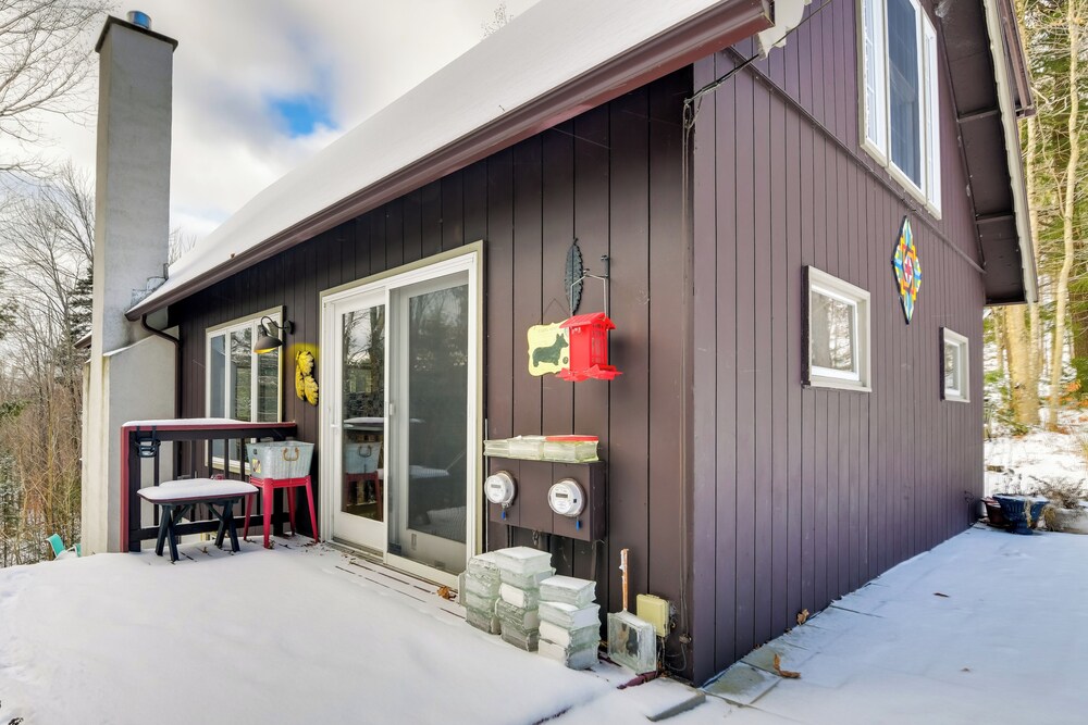 Pet-friendly Home w/ Deck: 4 Mi to Jay Peak Resort view 5