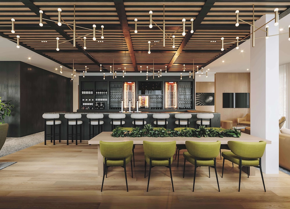 Hyatt Place Montreal Airport