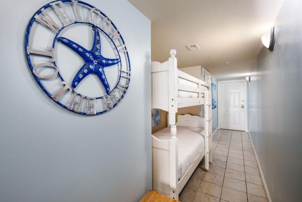 Pelican Isle 107