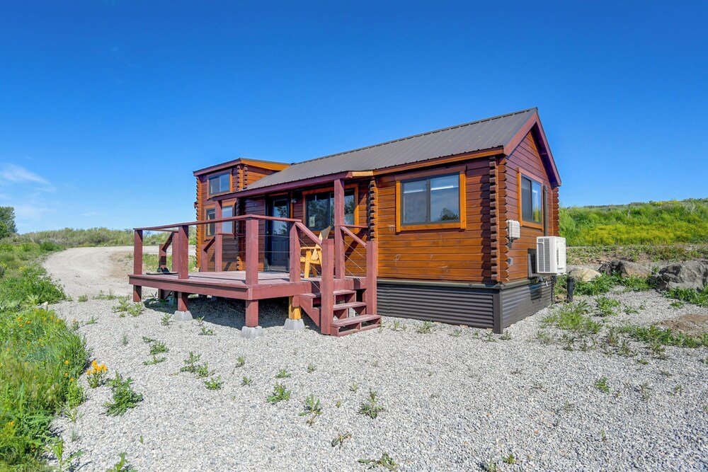 Fall River Cabin Retreat: On-site Fly Fishing!