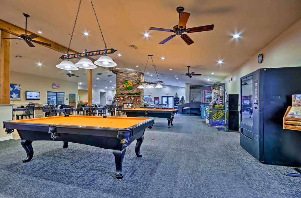 Game & Movie Rooms! Unit 4 Mi to Branson Landing