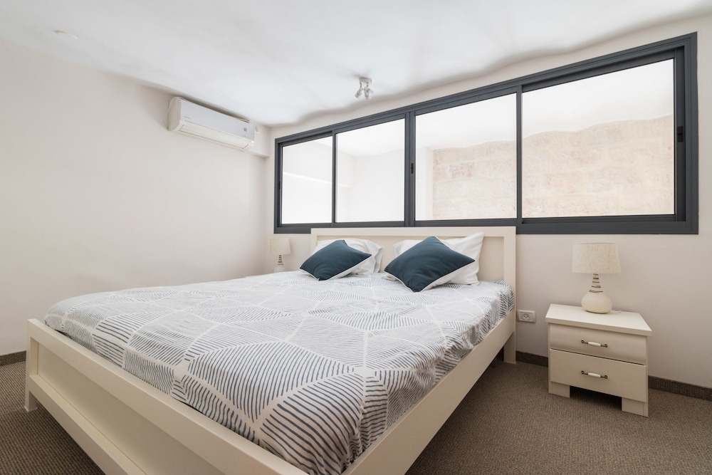 RENTAL ISRAEL- Modern aprt near Mamilla