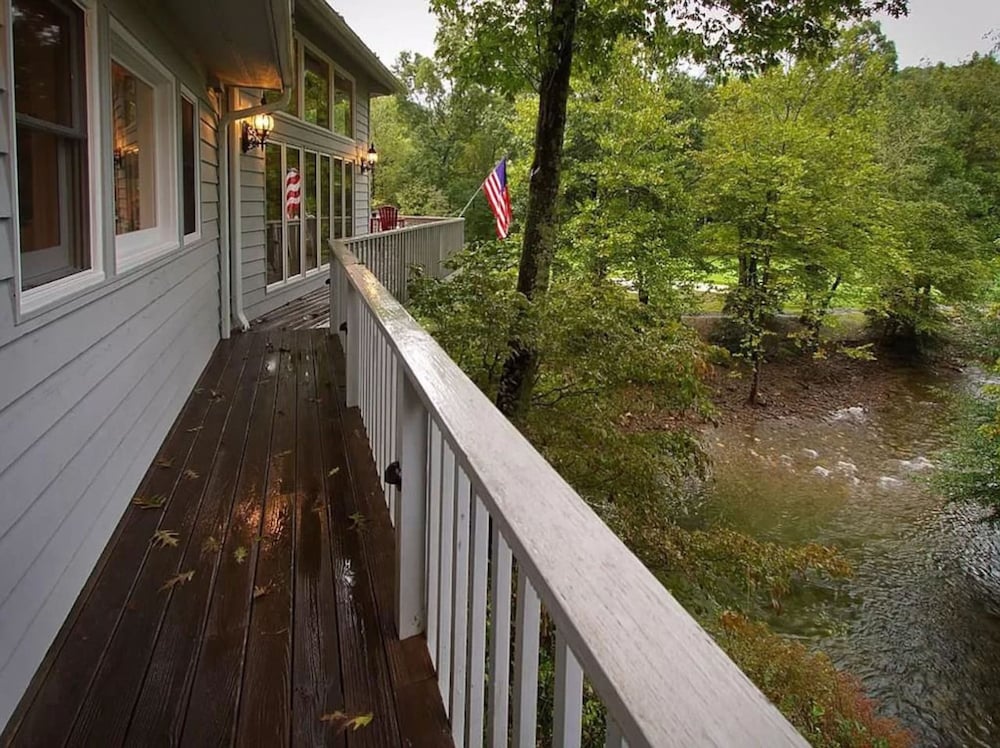 5 BR House- Mt Mitchell Golf Course on the River