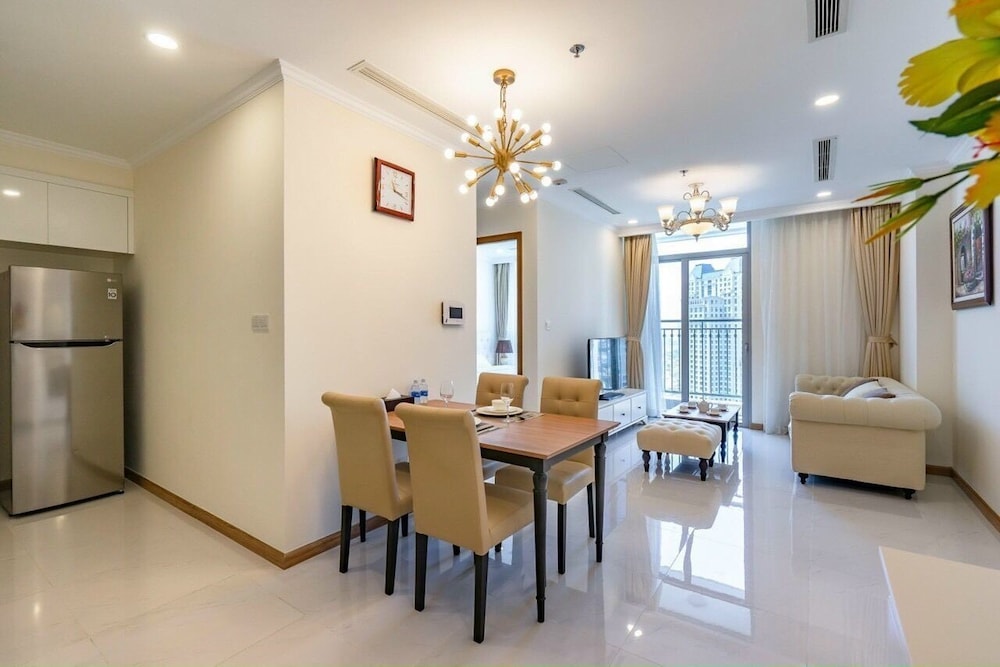 Apartment Landmark 81 by Urban Home