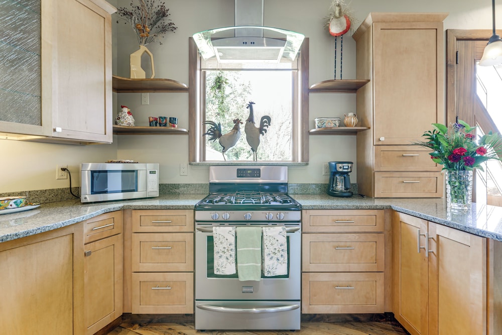 Walkable Apt in Carbondale: 'luxury Artist's Loft'
