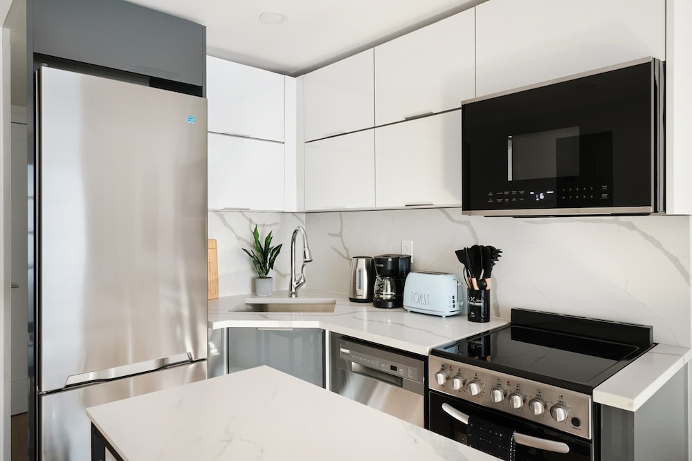 22-3b Sleek Modern 1BR Gramercy